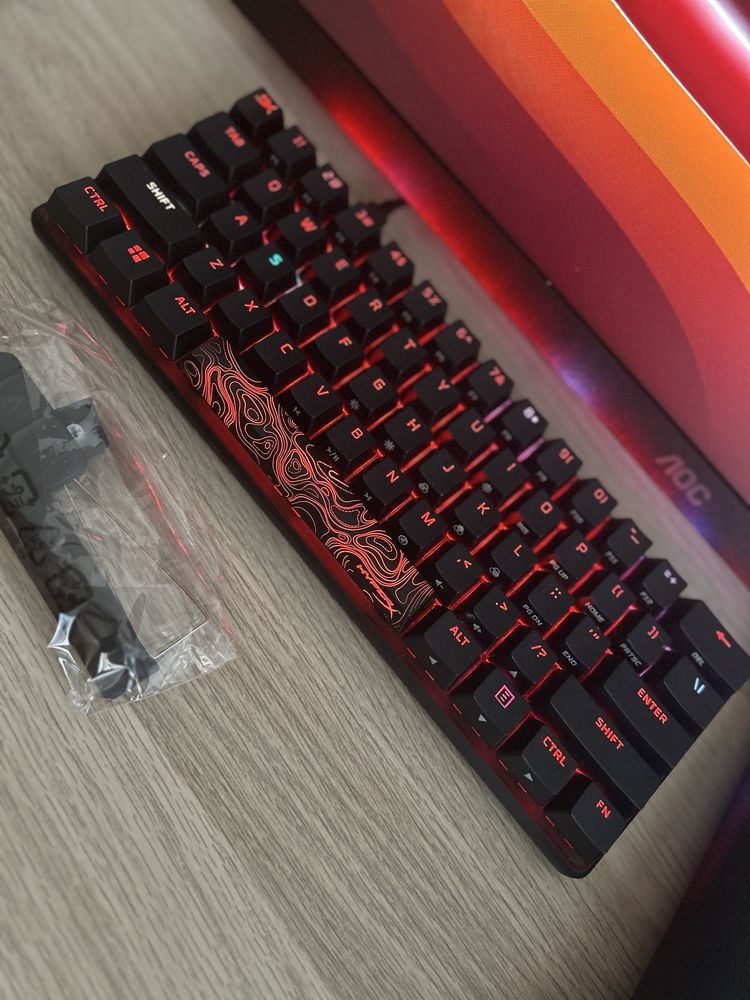 Teclado HyperX 60% GAMING RGB