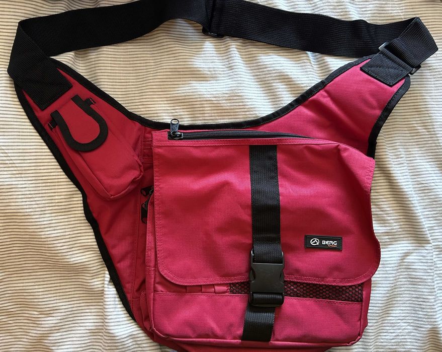 Mala Berg Outdoor Messenger vermelha