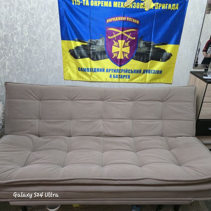 Диван в гарному стані