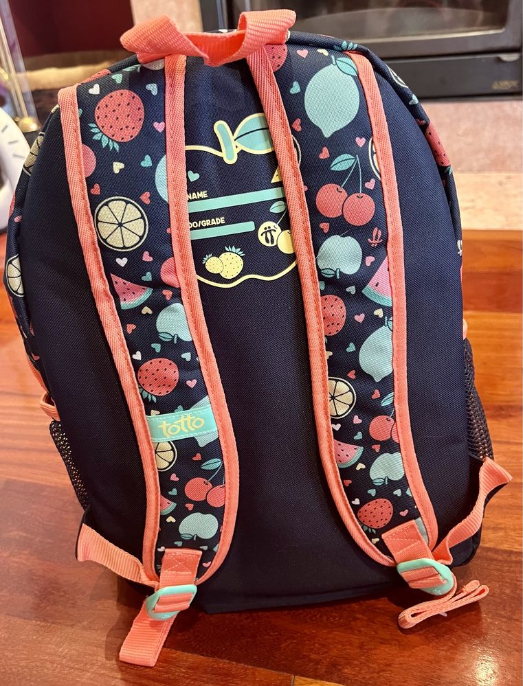 Conjunto de mochila e lancheira