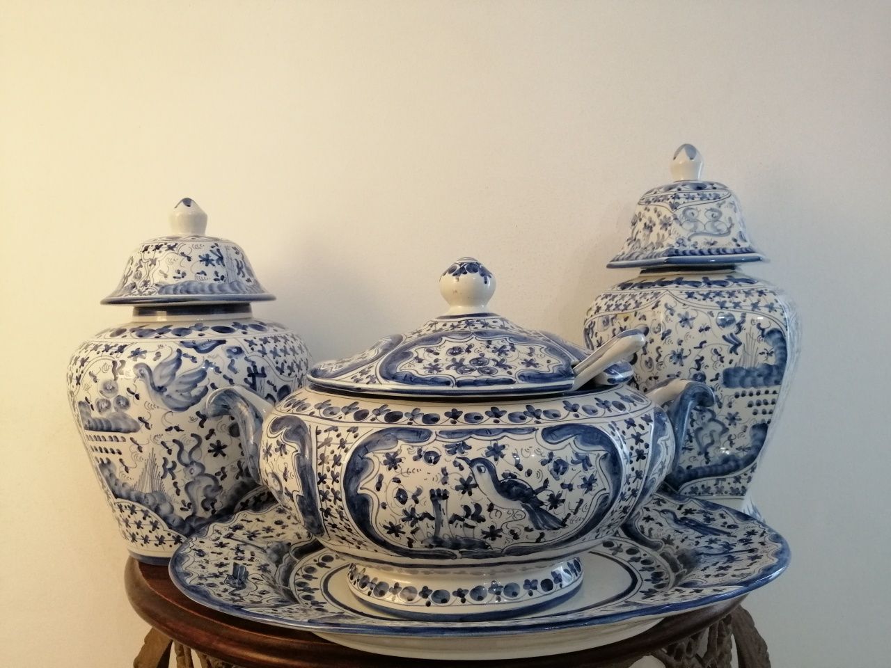 Conjunto de Loiça pintado a mão.