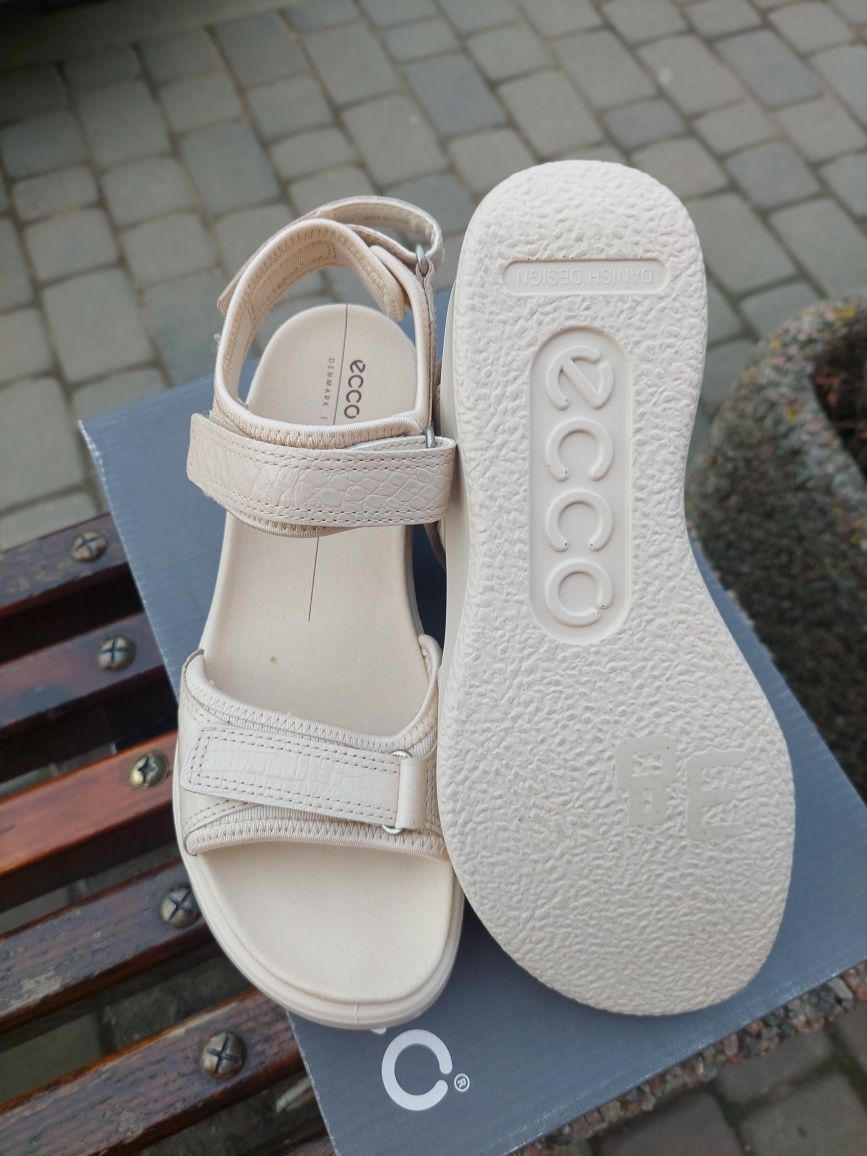 36 р Оригінальні шкіряні босоніжки Ecco  FLOWT WEDGE