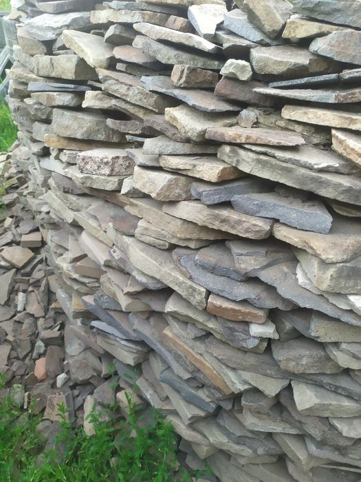 Камінь природній