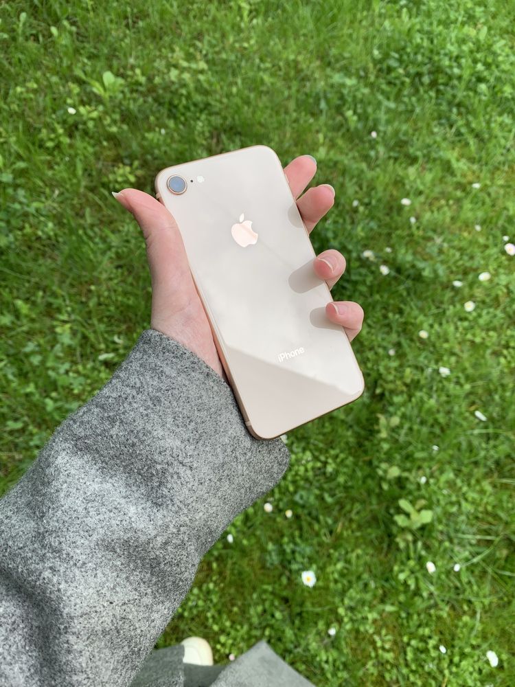 Iphone 8 gold 64gb. З Європи