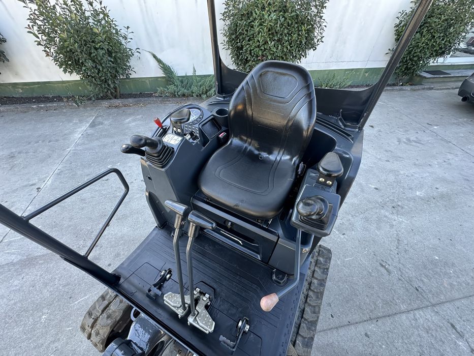 Mini-giratória BOBCAT E17