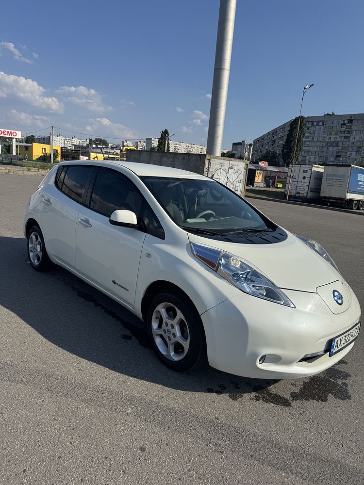 Продам Nisan leaf