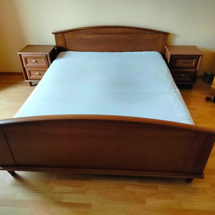 Łóżko 160x200, szafka nocna, stolik nocny, materac