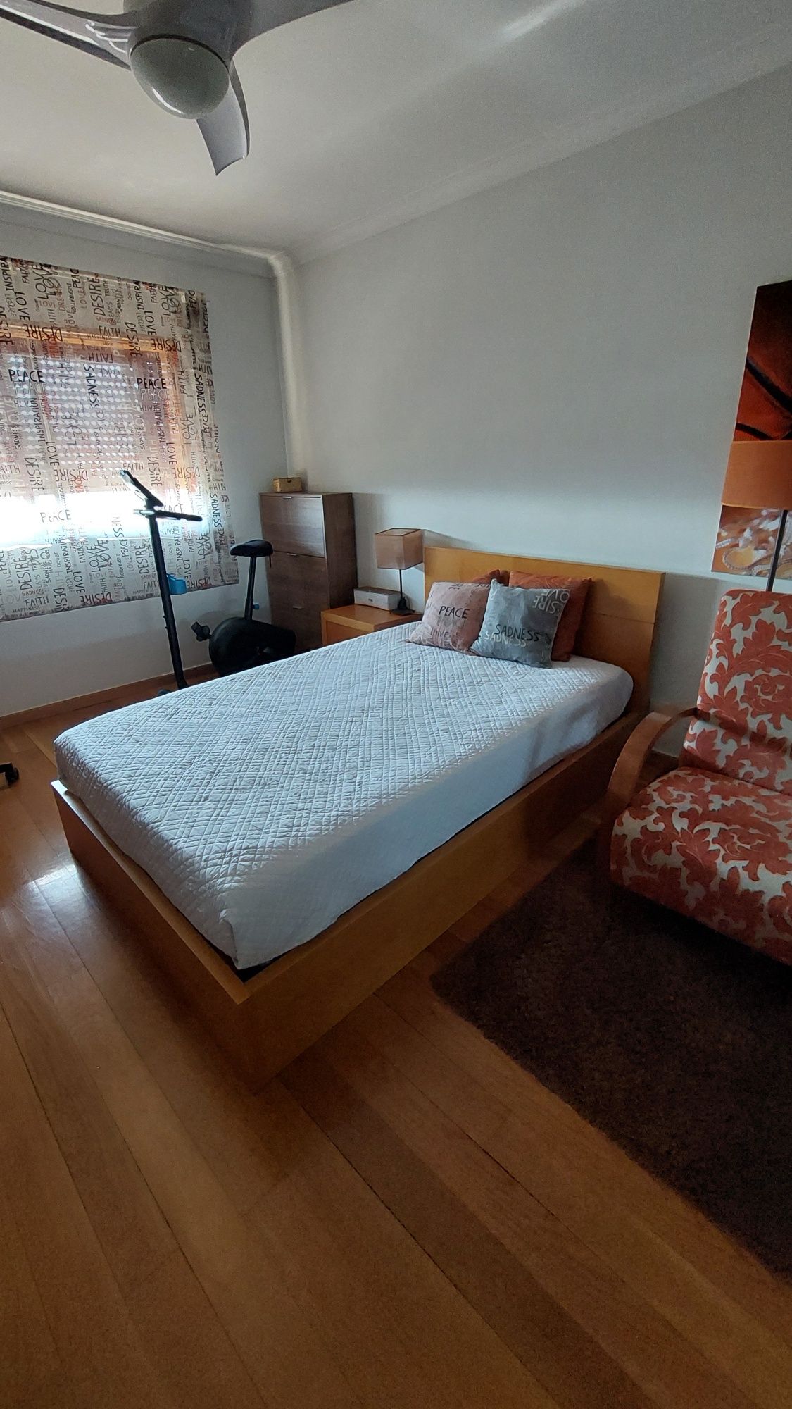 Mobila Quarto c/ arrumação e colchão ortopédico