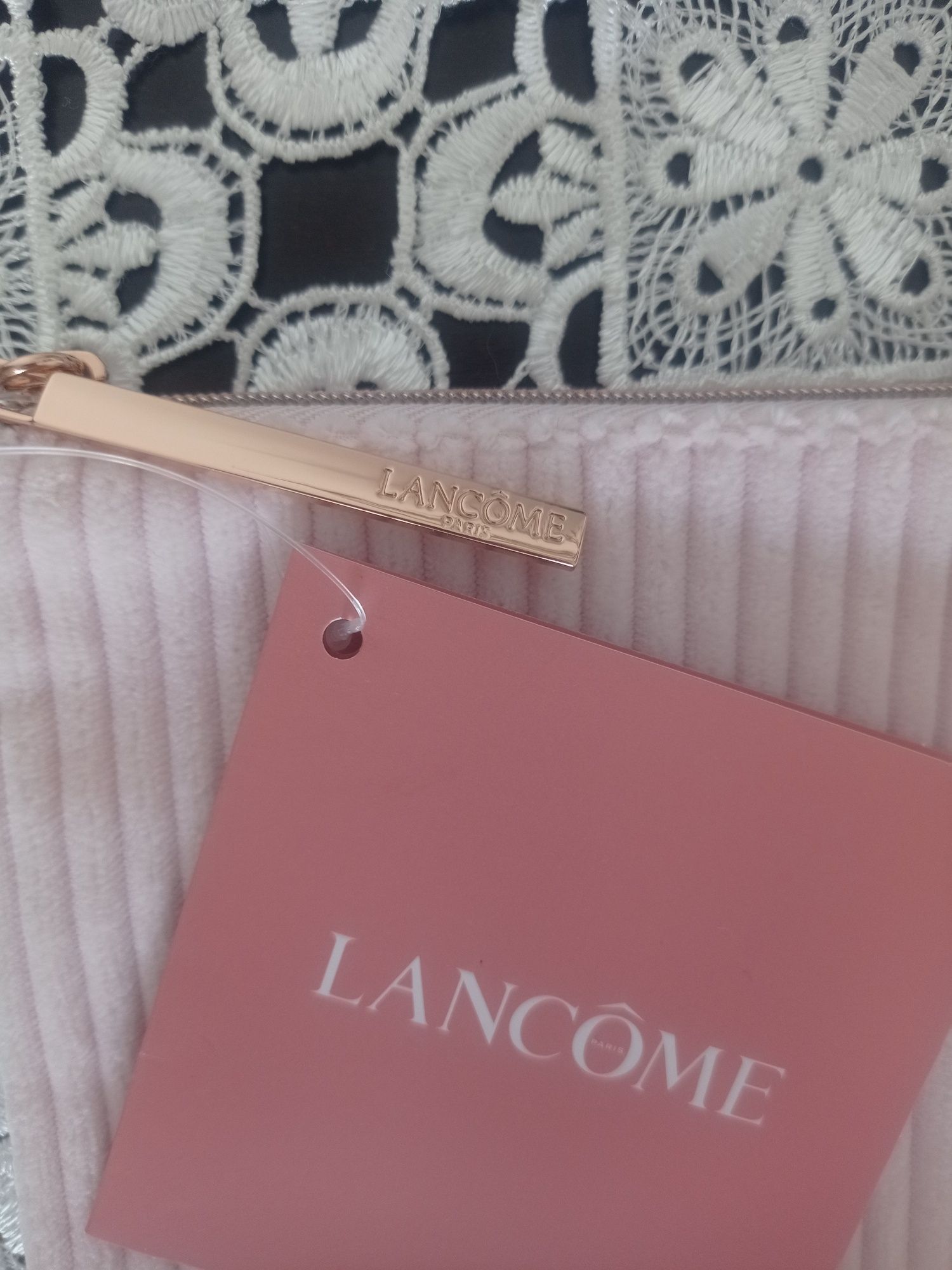Kosmetyczka Lancome z zestawem kosmetyków