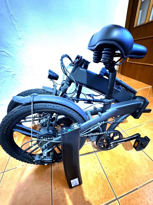 Bicicleta eléctrica dobrável
