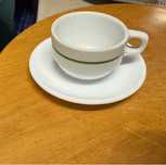 Chavenas de café com pires