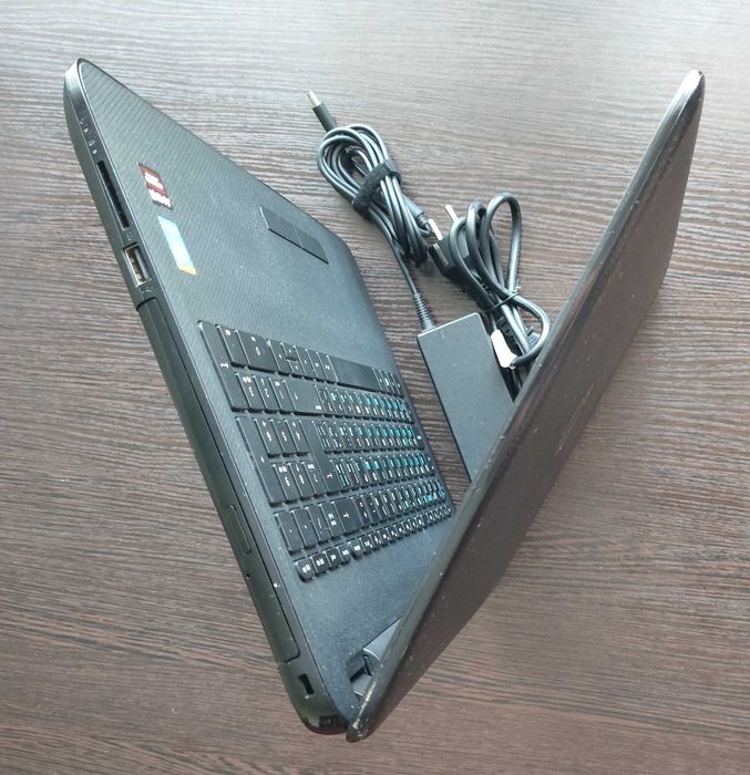 Ноутбук HP 15ac107ng, Core i3, Ram 4 Gb, Hdd 500 Gb, подвійна графіка.