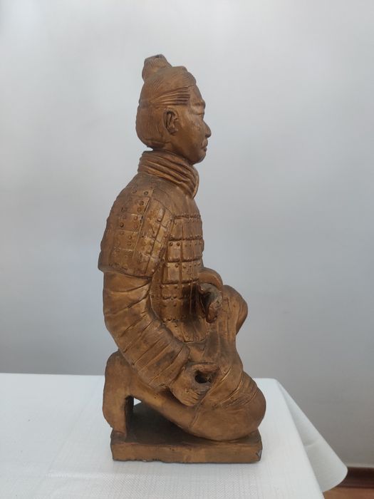 Guerreiro Chinês de Terracota. 
Altura:29cm