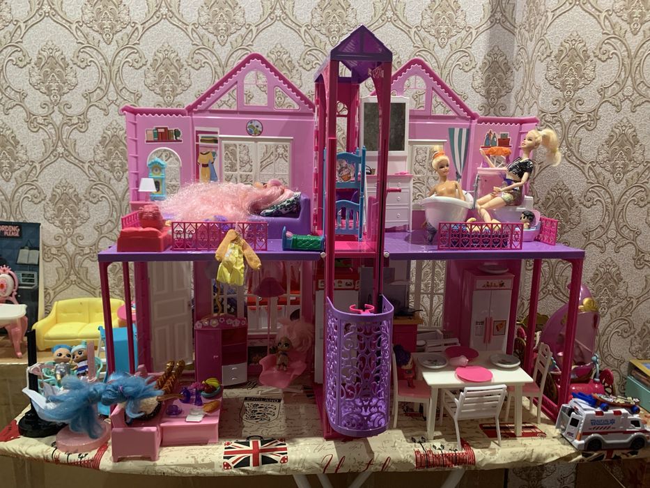 Продам ляльковий будиночок стан нового