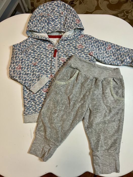 Віддам безкоштовно дитячий одяг