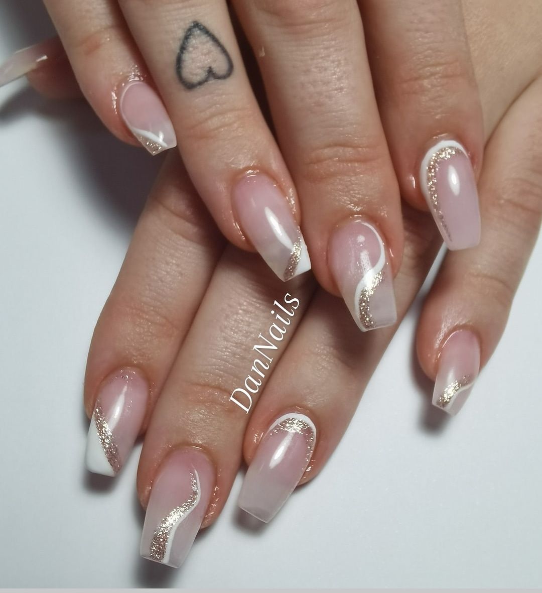 Unhas de gel e verniz de gel