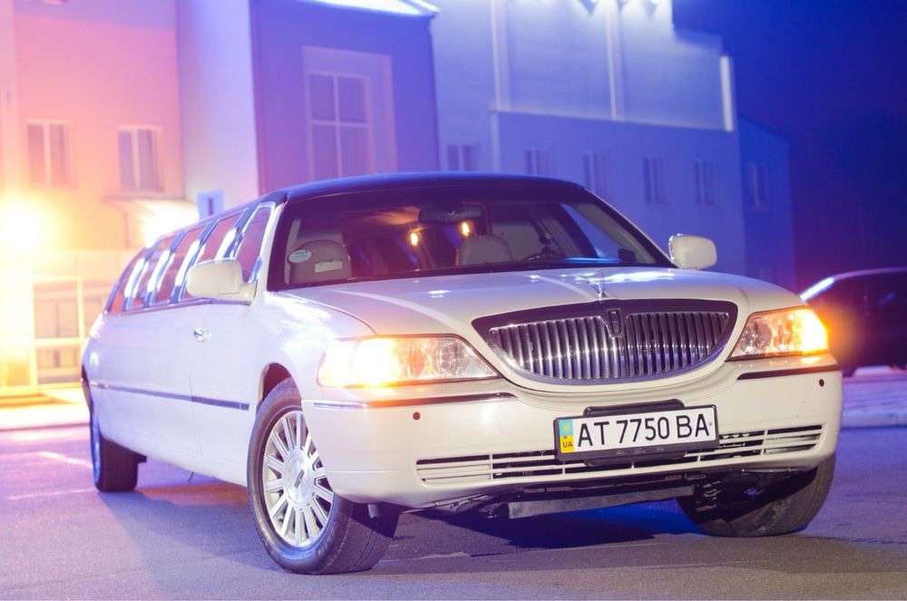 Лімузин Lincoln Town Car