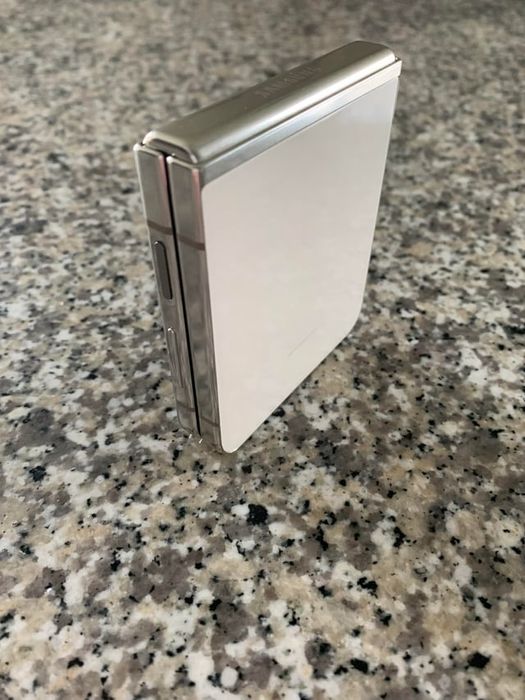 Samsung Galaxy Flip 5