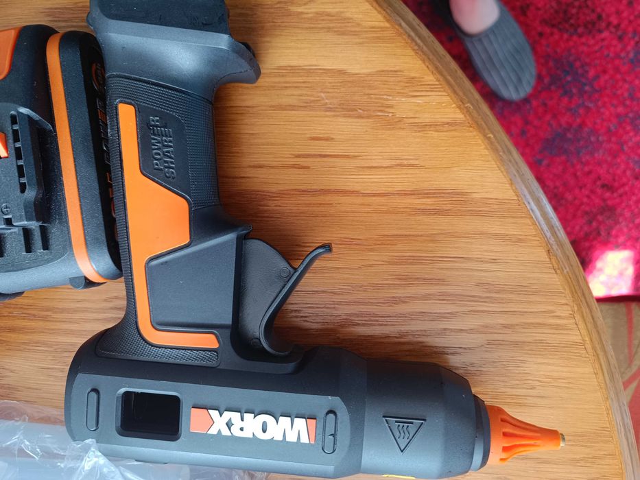 Pistolet na klej akumulatorowy worx