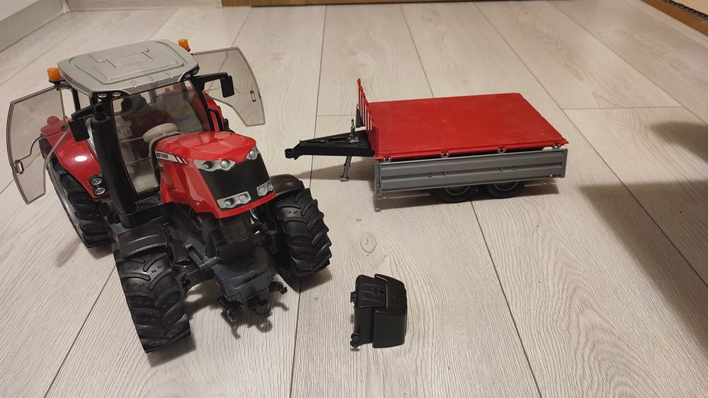 Zabawka Bruder Ciągnik Traktor Massey Ferguson
