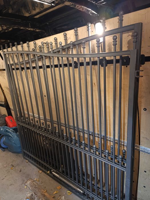 Brama dwuskrzydłowa ( 185cm jedno skrzydło )