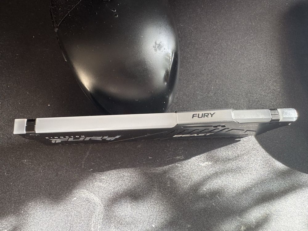 Память Kingston Fury DDR5-5600 CL36 RGB подсветка 16Gb. На гарантии.