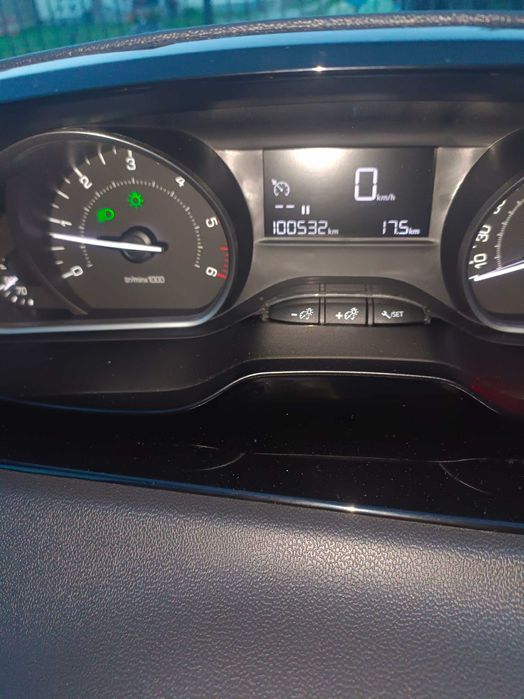 Peugeot 208 signature panorama 1.5 hdi