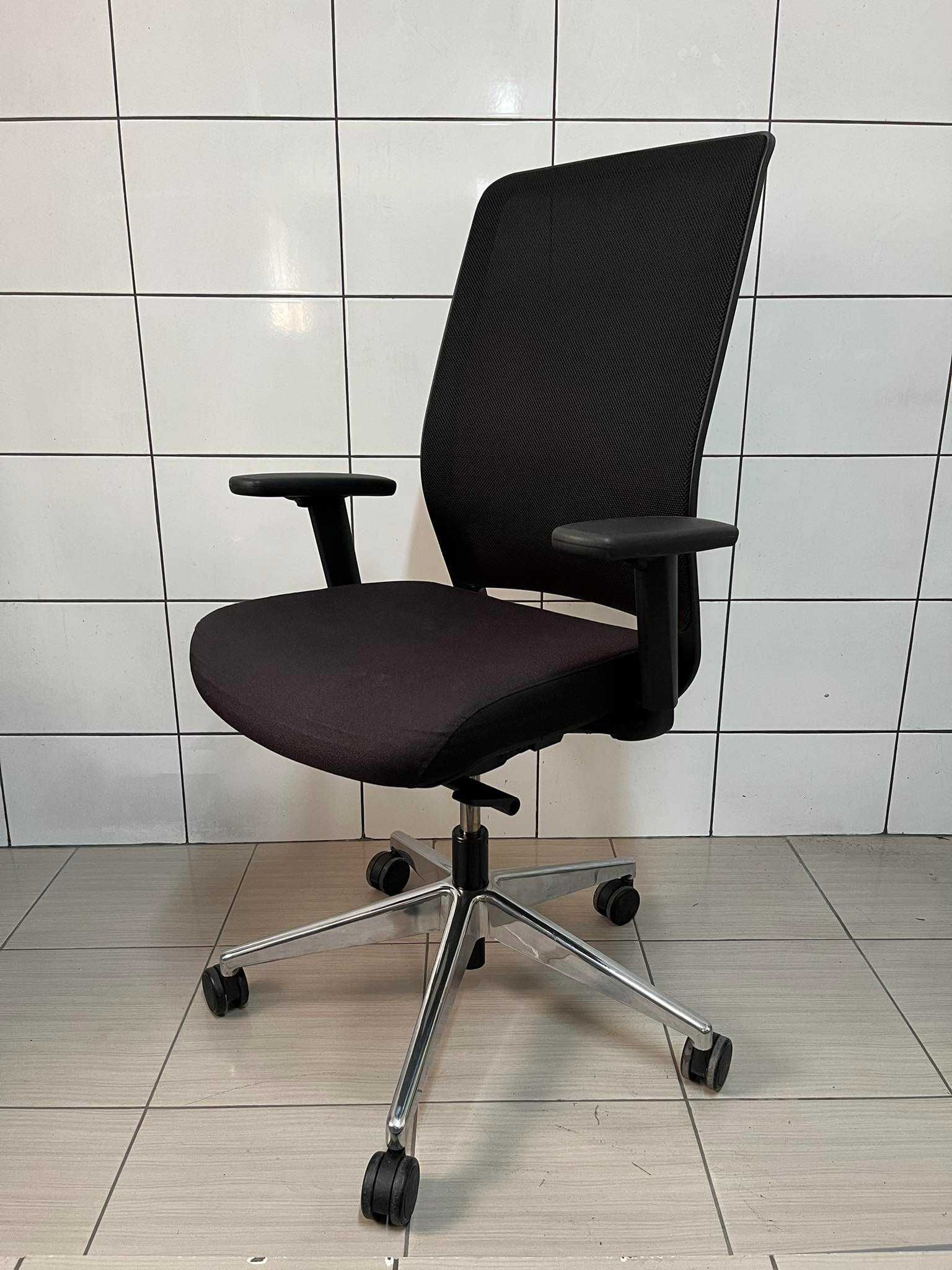 Fotel biurowy obrotowy ergonomiczny Profim Veris Net 101SFL P54PU
