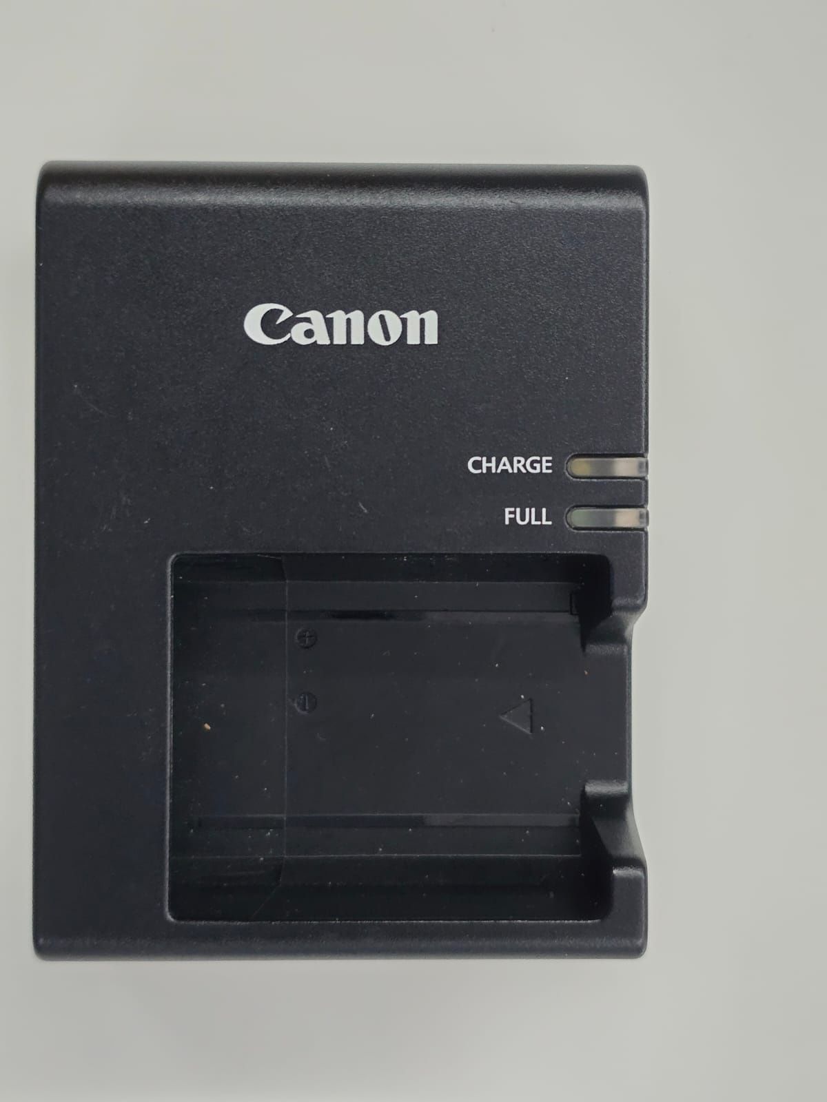 Máquina fotográfica Canon EOS 1100D