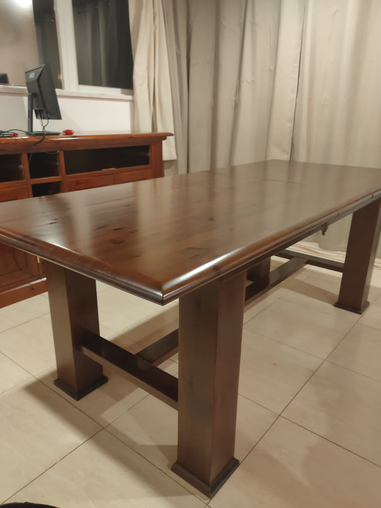 Conjunto mesa e cadeiras