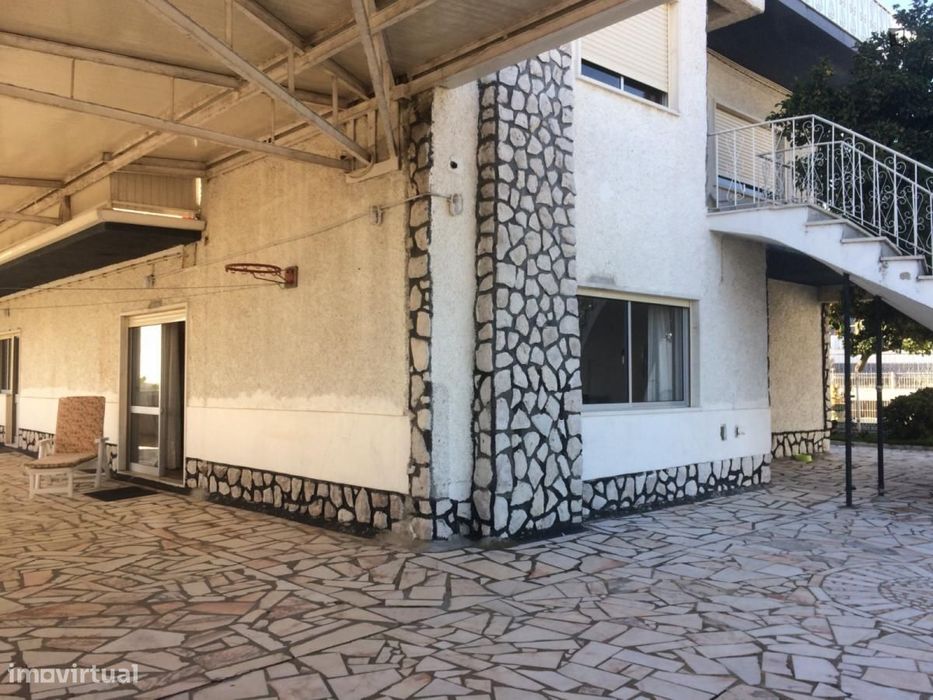 Quarto - localizado em Trafaria Lisbon