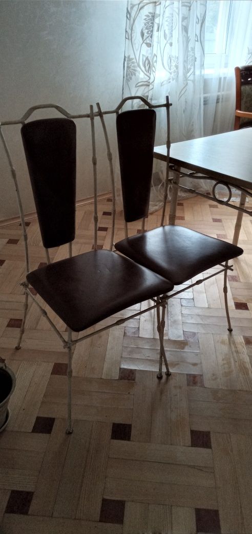 Стіл і крісла (комплект)