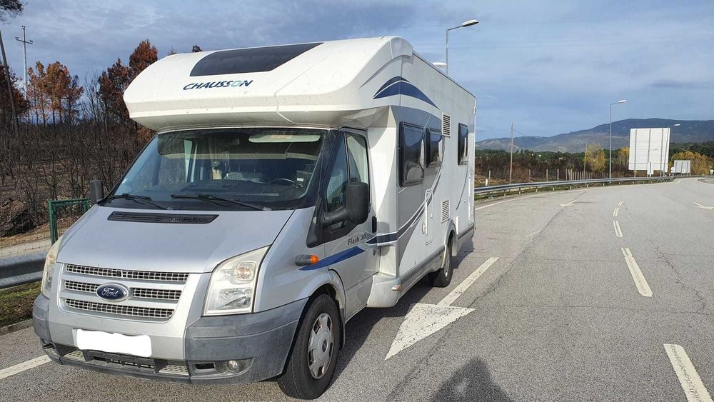 Autocaravana Chausson com Cama Central