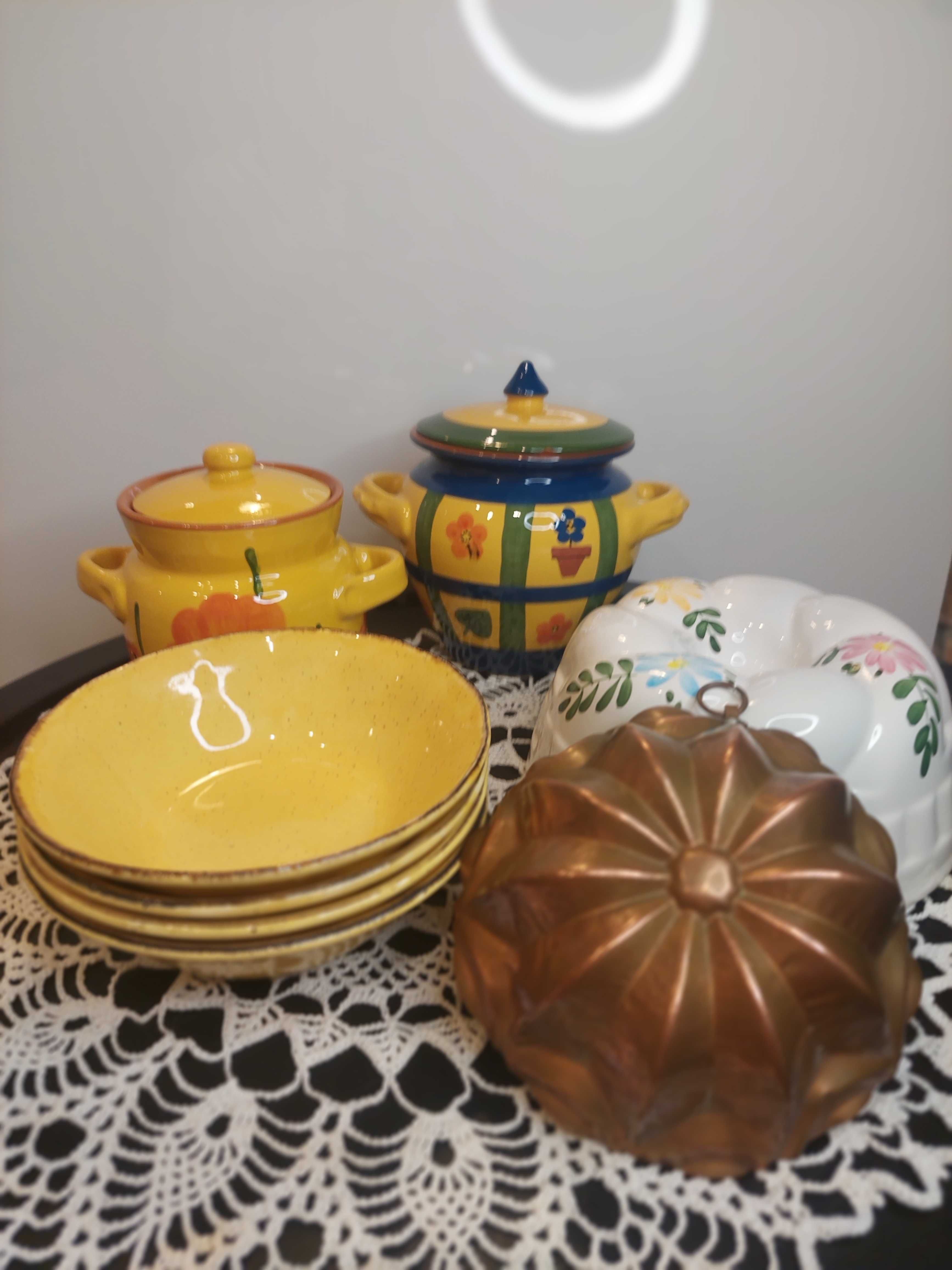 Naczynie ceramiczne szkliwione z przykrywką 0,7l