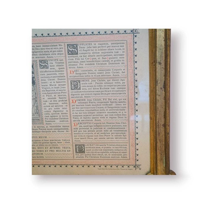 Quadro Litúrgico Latim – Moldura Dourada Ornamental (33x48x1,5 cm)