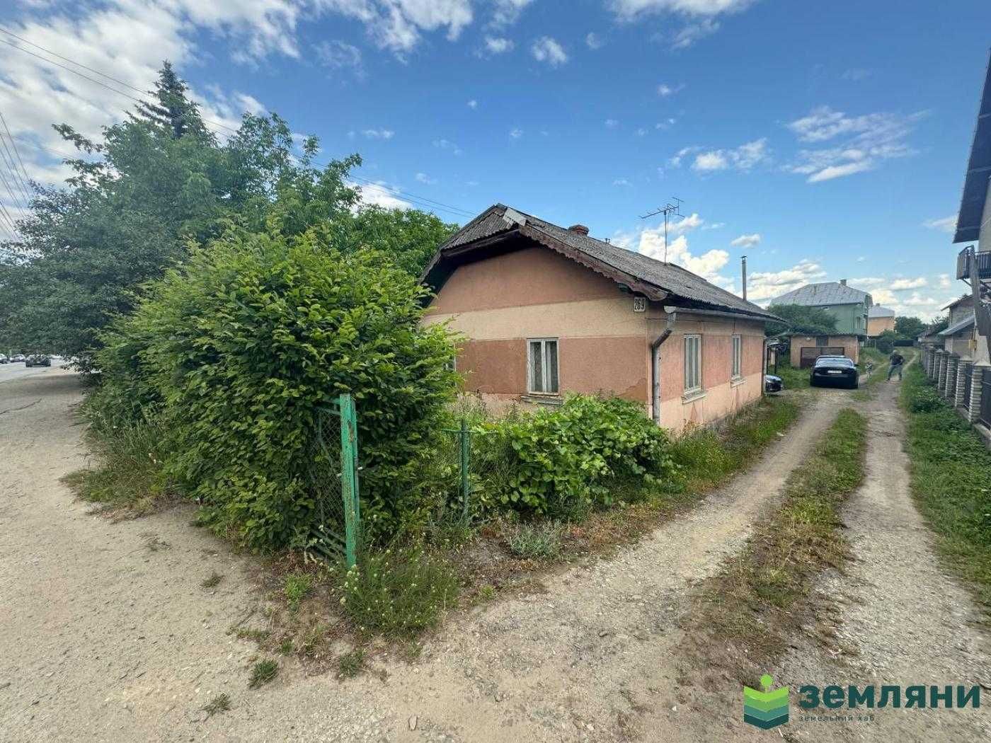 Продається земельна ділянка з будинком по вул Коновальця