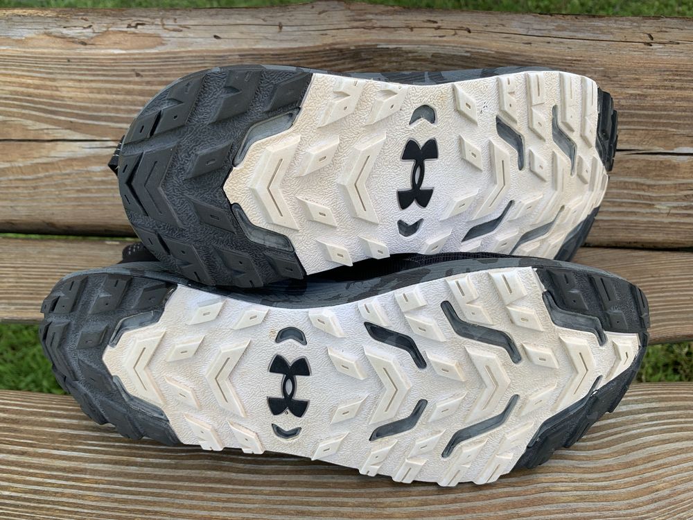 Under Armour w Charged бігові кросівки