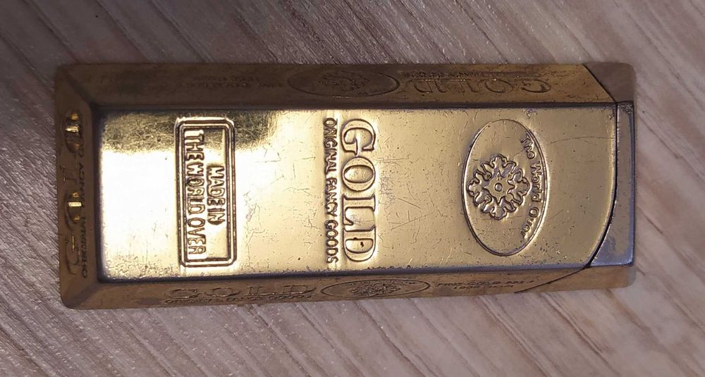 Zapalniczka w formie sztabki złota