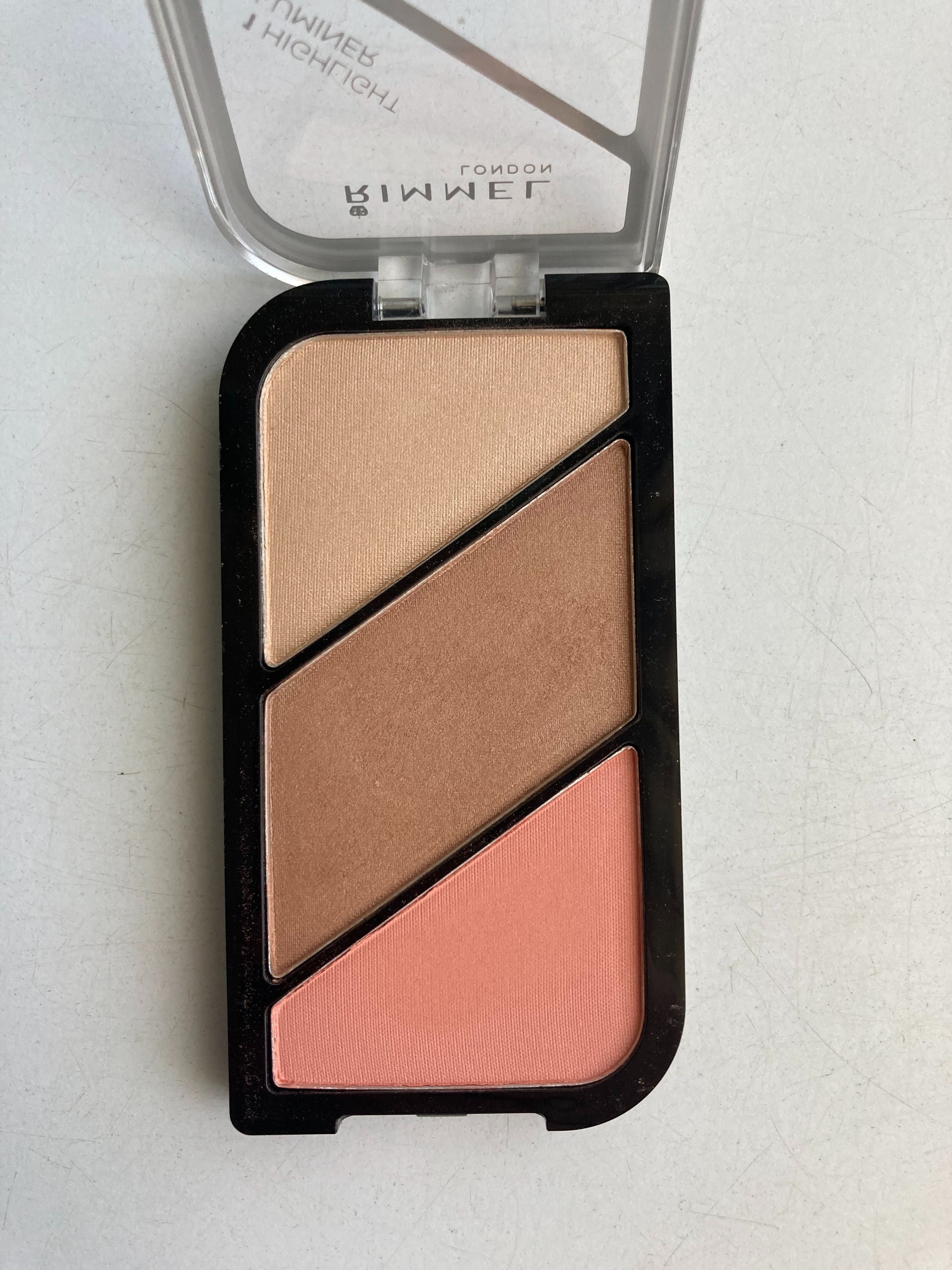 4 Paletas de maquilhagem (bronzeadores, iluminador e blush)