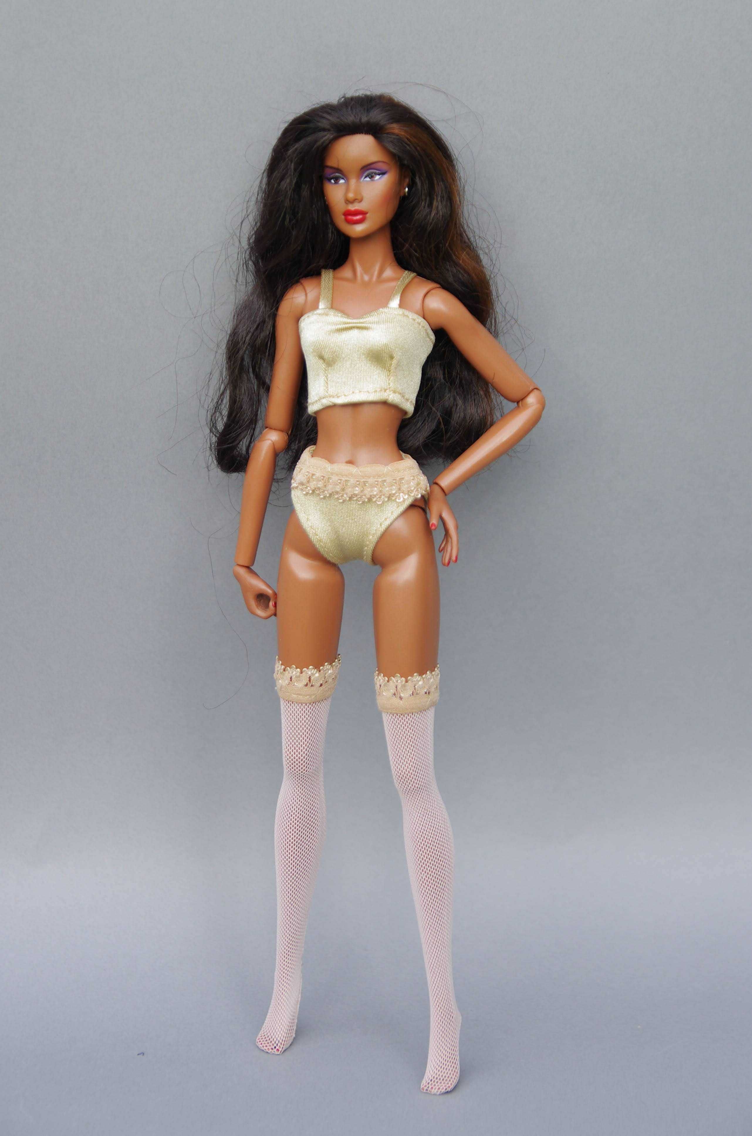 Zestaw ubranek dla Barbie - beżowa bielizna - majtki, pończochy, top