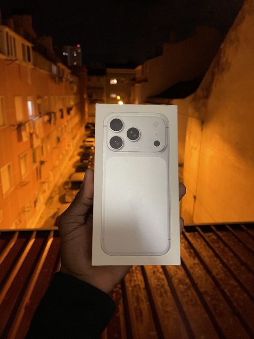 Iphone 17 pro selado prateado 256Gb com factura e uma capa