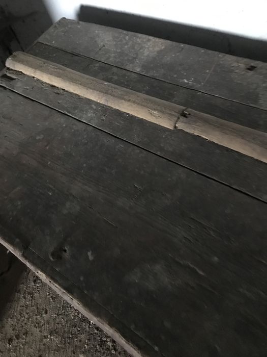 Старенька скриння