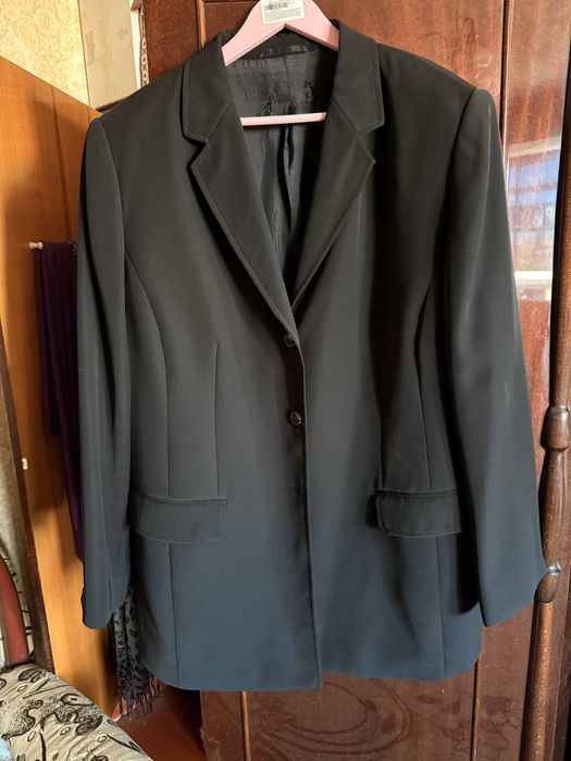 Черный классический пиджак удлиненный