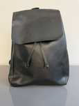 Mochila preta zara