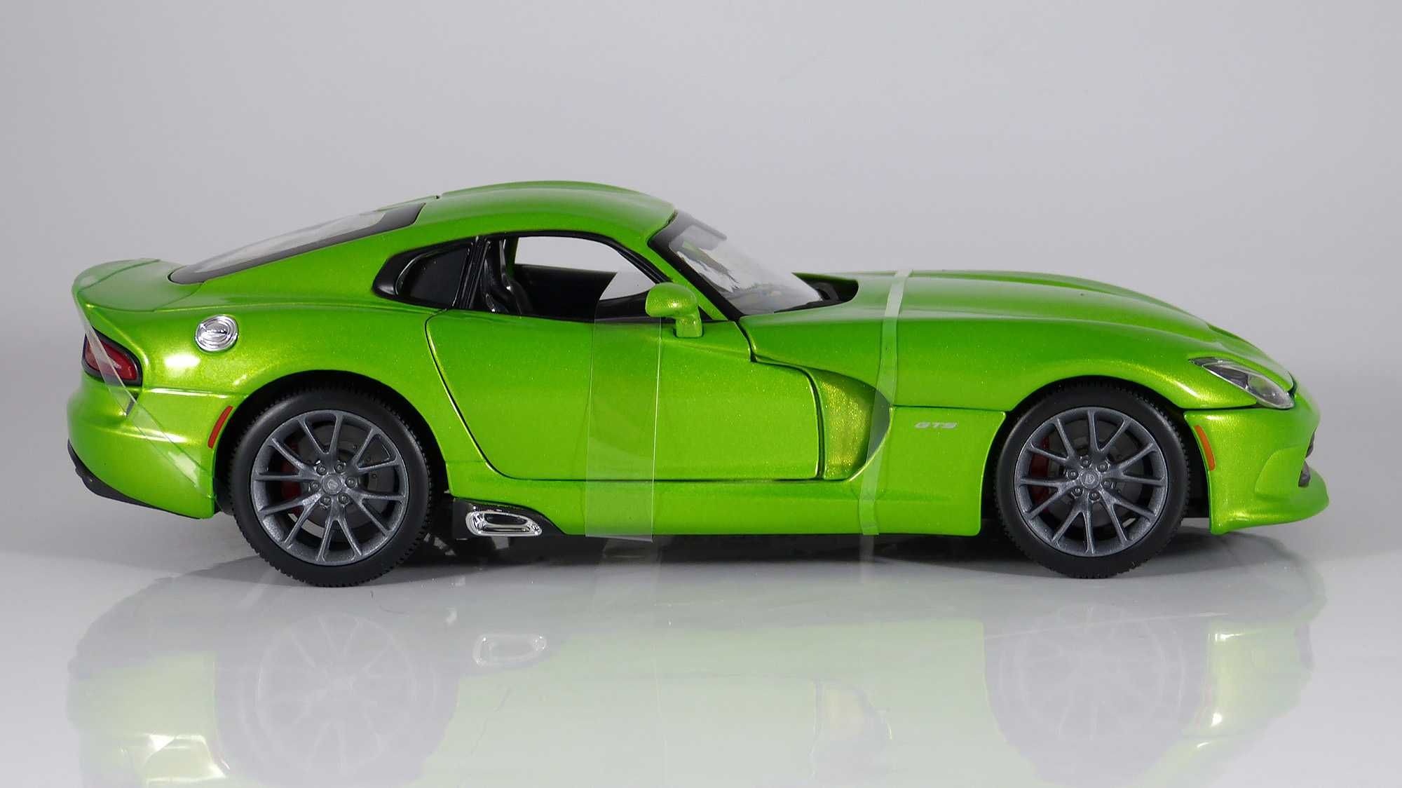 Model 1:18 Maisto Dodge Viper SRT GTS green