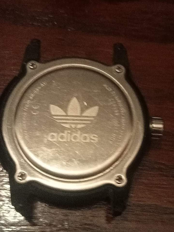 Relógio Adidas ,sem bracelete