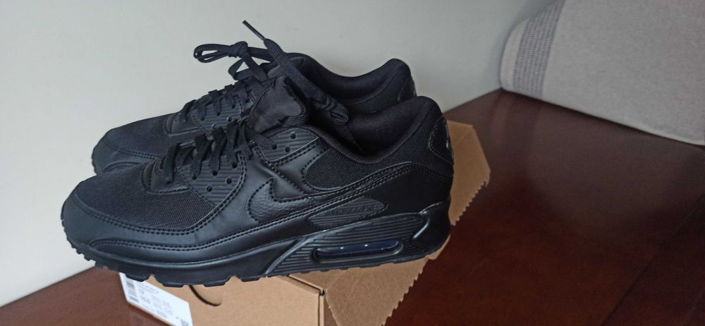 (r. 44,5 / 28,5 cm) Nike Air Max 90 Triple Black DH8010 kolor 001