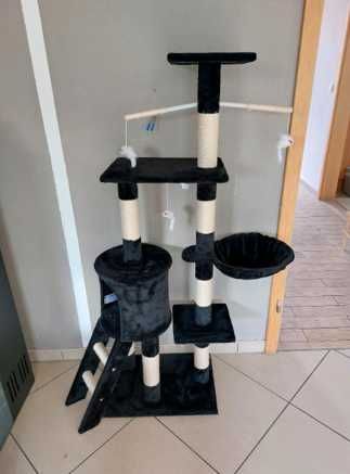 Хатка для кота з кігтеточкою