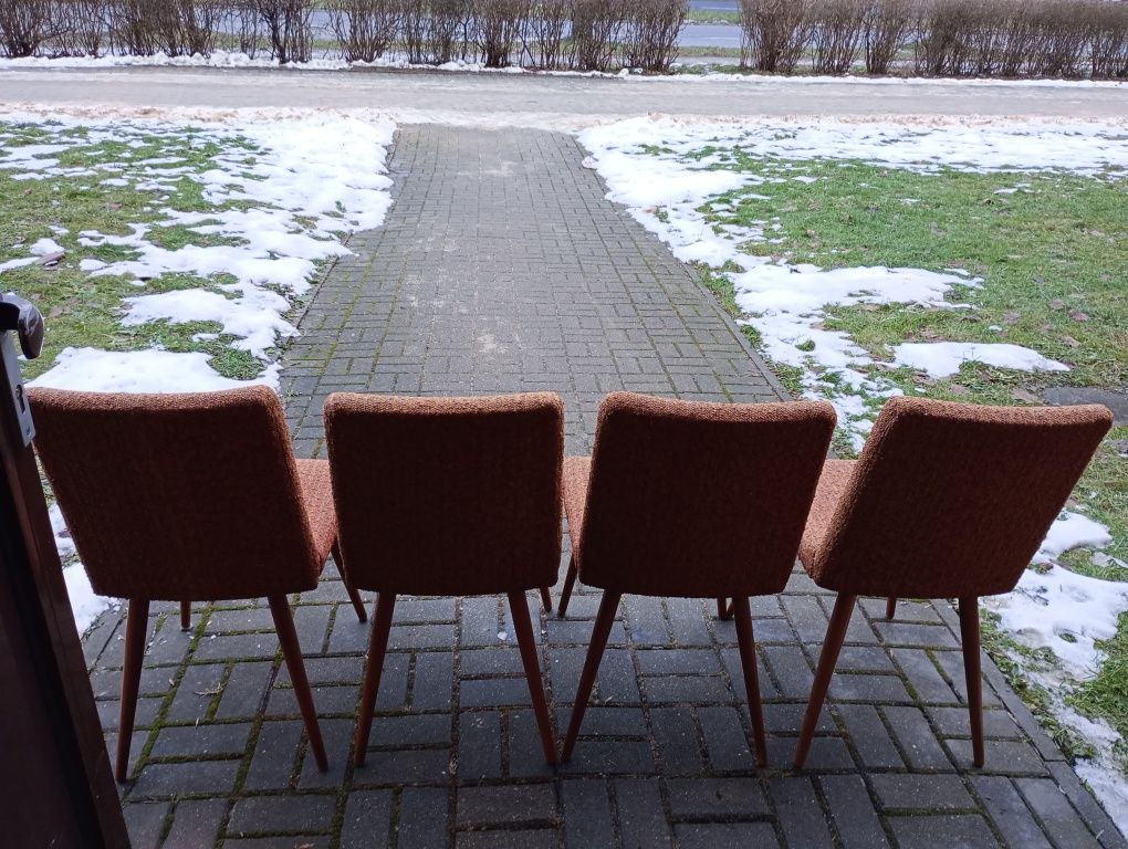 Krzesła z czasów PRL-u