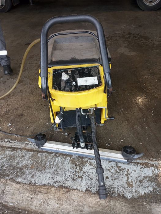 Máquina lavar pavimento Karcher